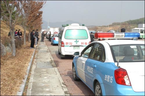 보령농민회와 경찰은 대천휴게소 상행선에서 24일 오후 2시까지 대치중이었다. 